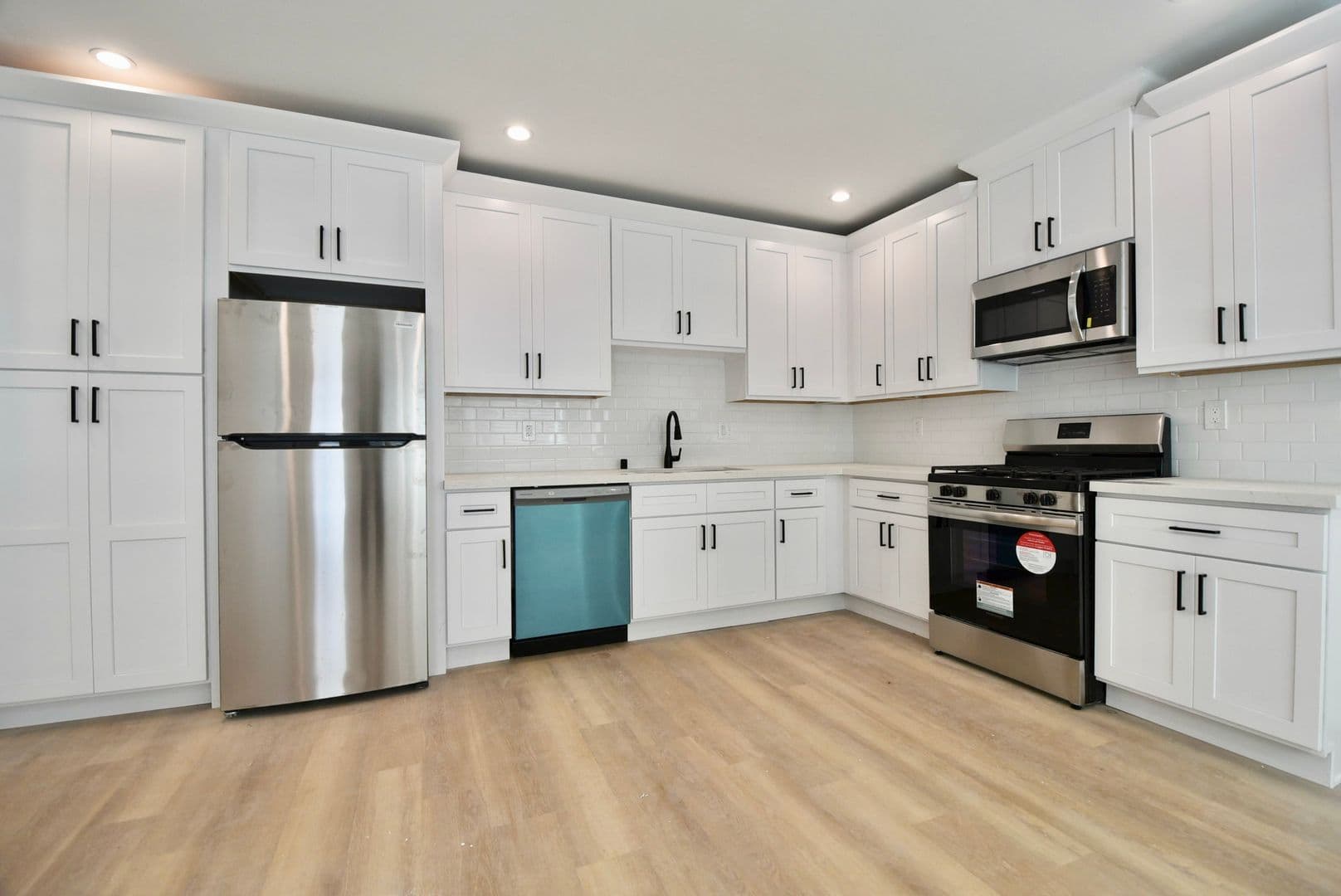 Los Angeles Apartment: 1415 S Sierra Bonita Avenue
