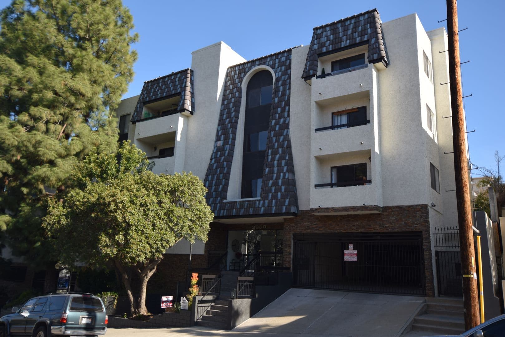 Studio City Apartment: 3960 Carpenter Avenue
