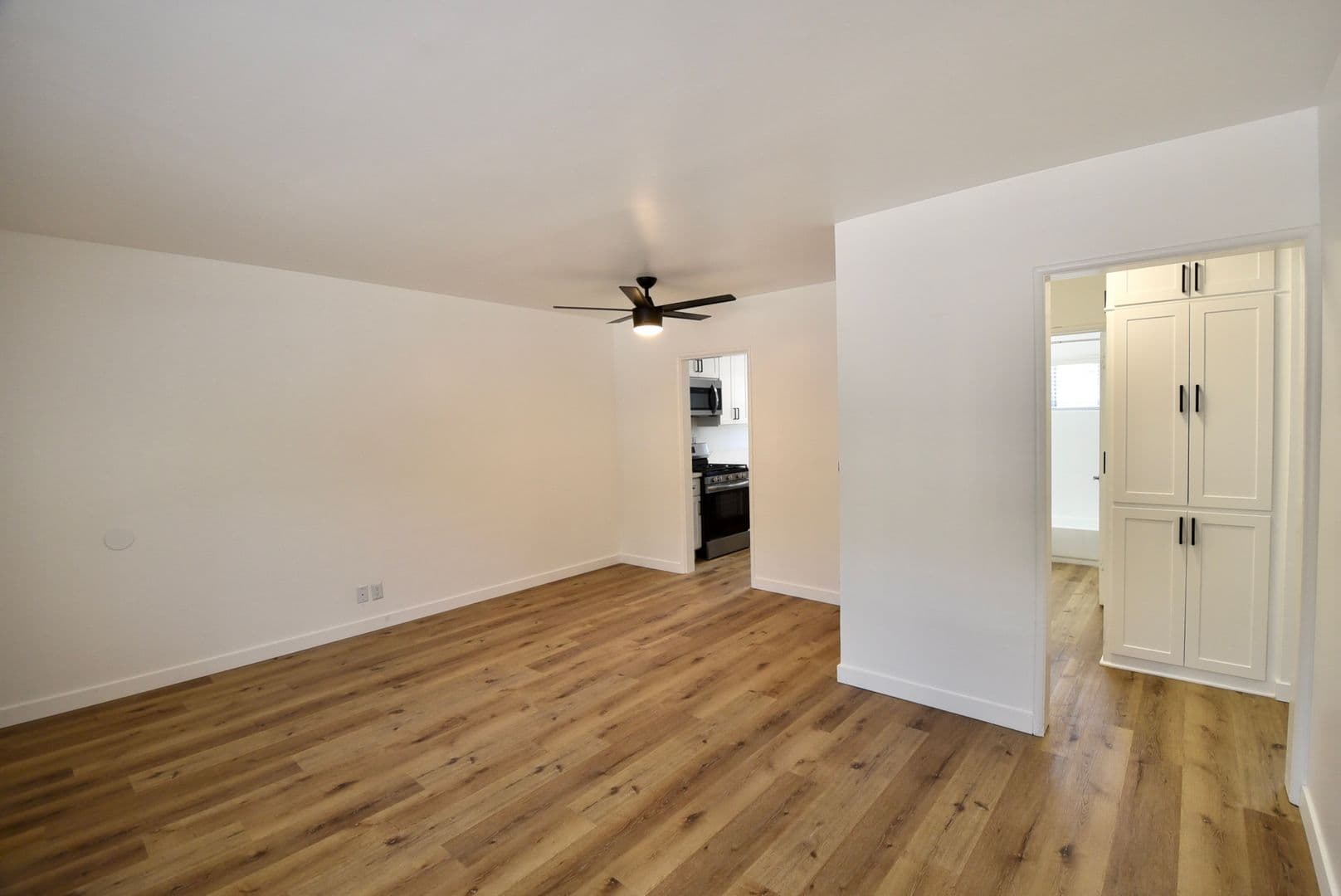 Newhall Apartment: 24743 Apple Street
