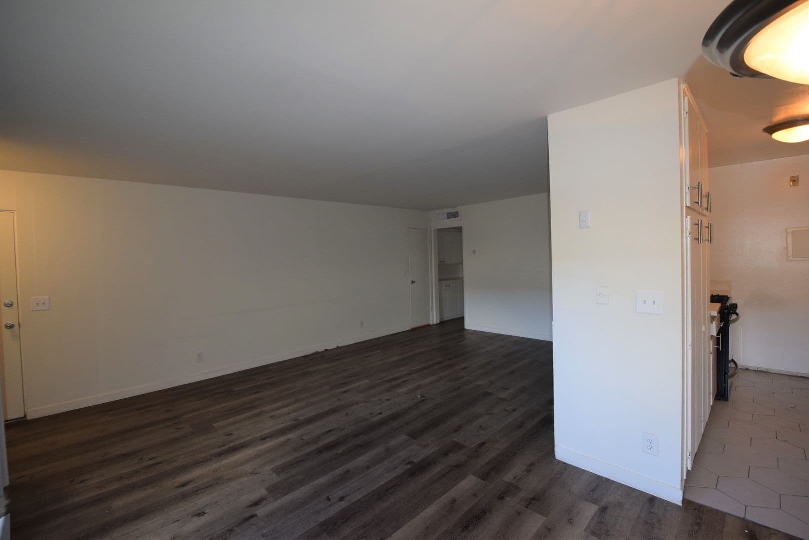Sherman Oaks Apartment: 15128-44 Burbank Boulevard