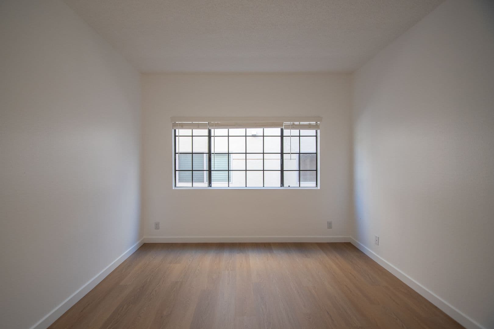 Studio City Apartment: 11594 Moorpark Street