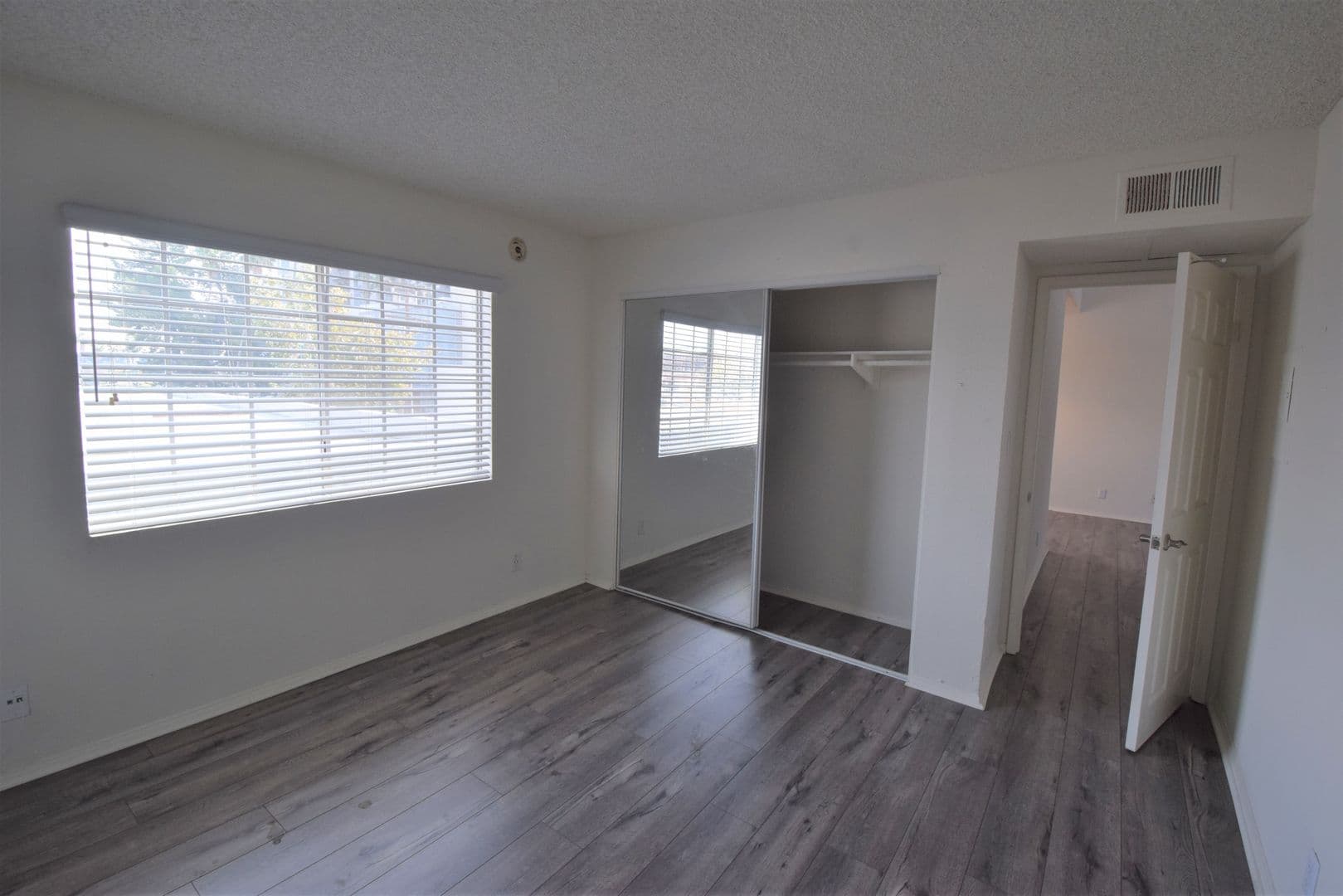 North Hollywood Apartment: 11416 Albers Street