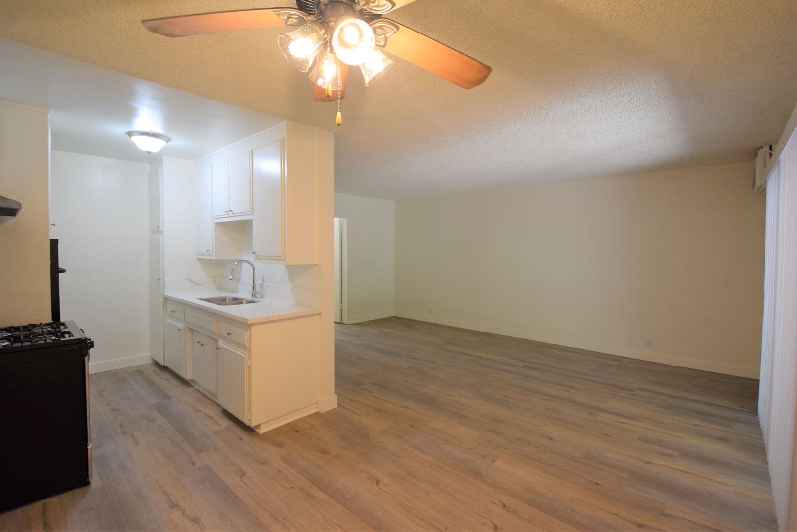 North Hollywood Apartment: 10855 Morrison Street