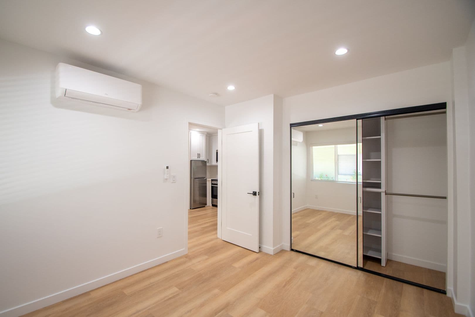 Newhall Apartment: 24347 Newhall Avenue