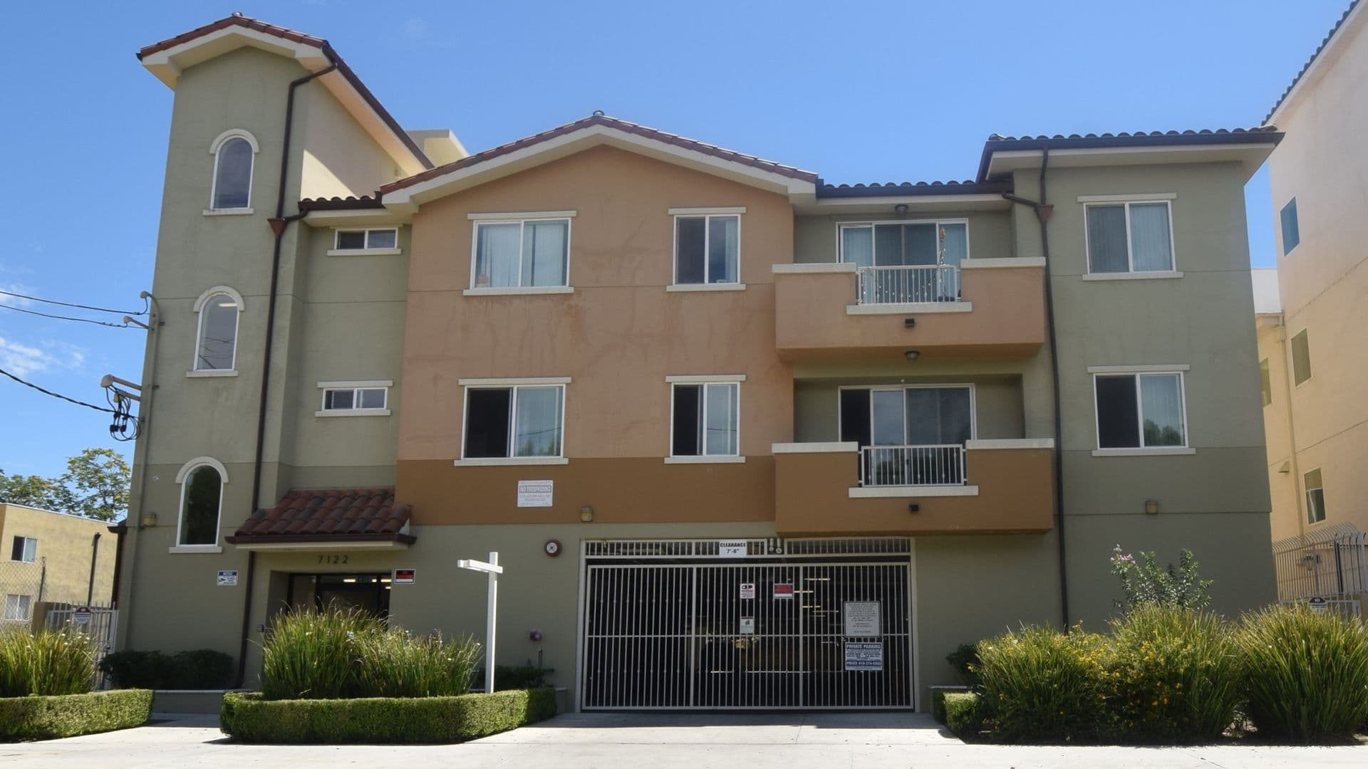 Reseda Apartment: 7122 Amigo Avenue