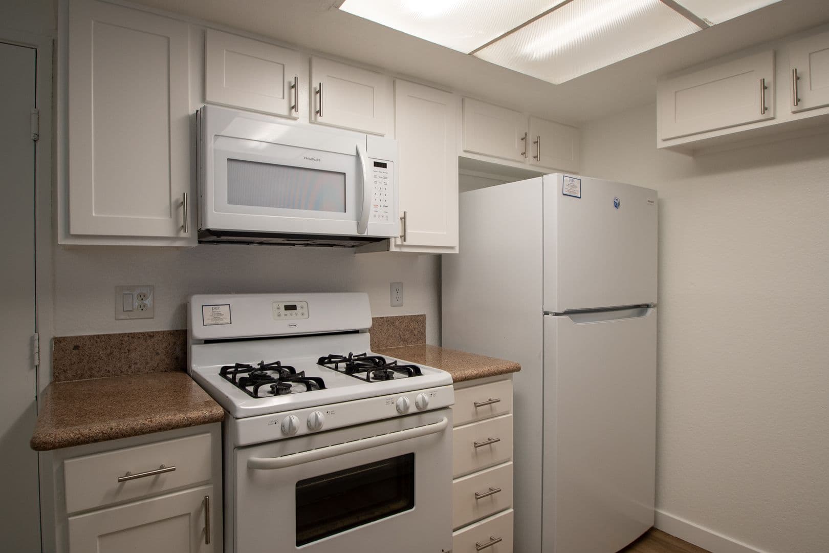 North Hollywood Apartment: 11416 Albers Street