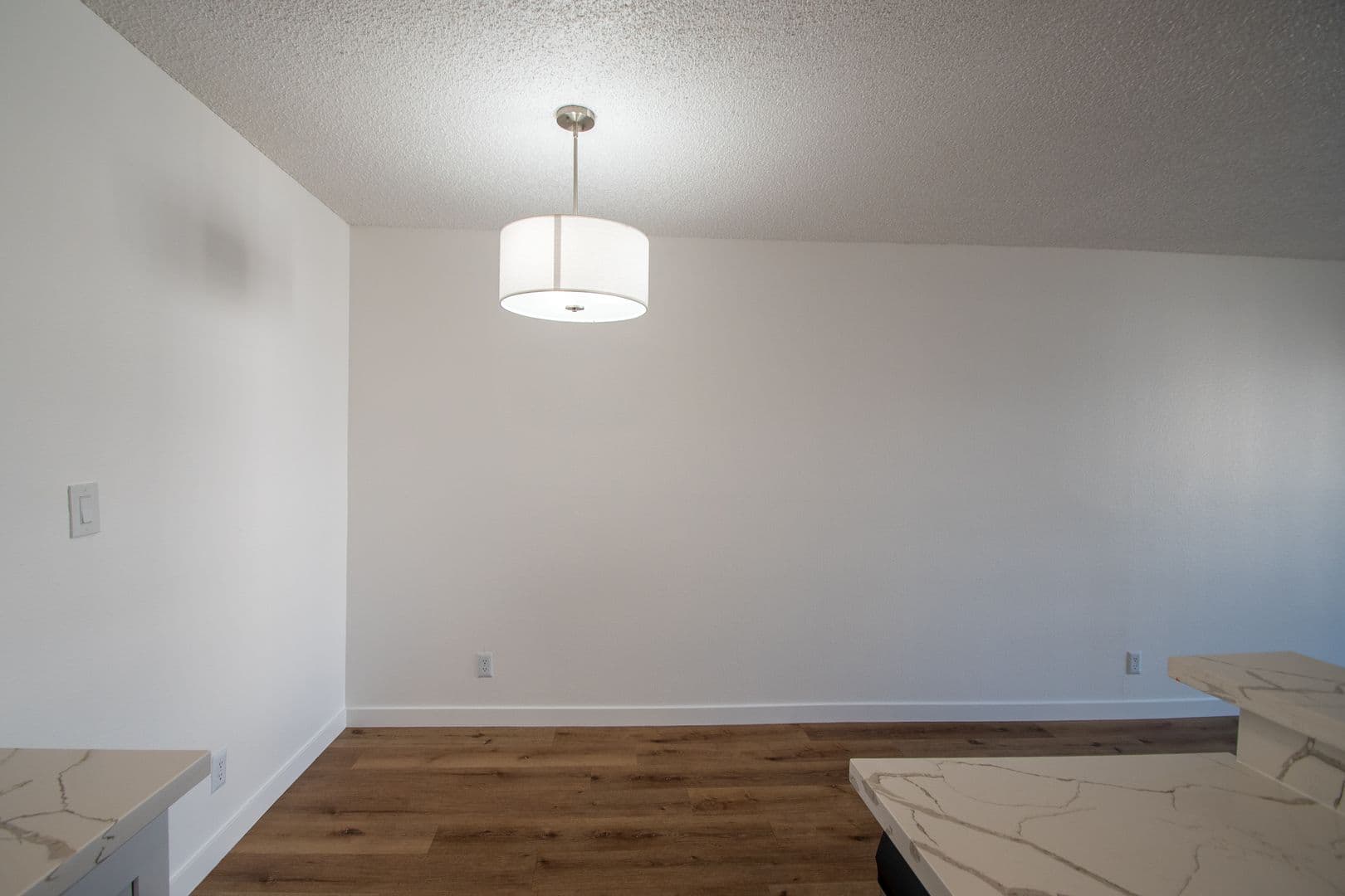 North Hollywood Apartment: 11760 Hamlin Street