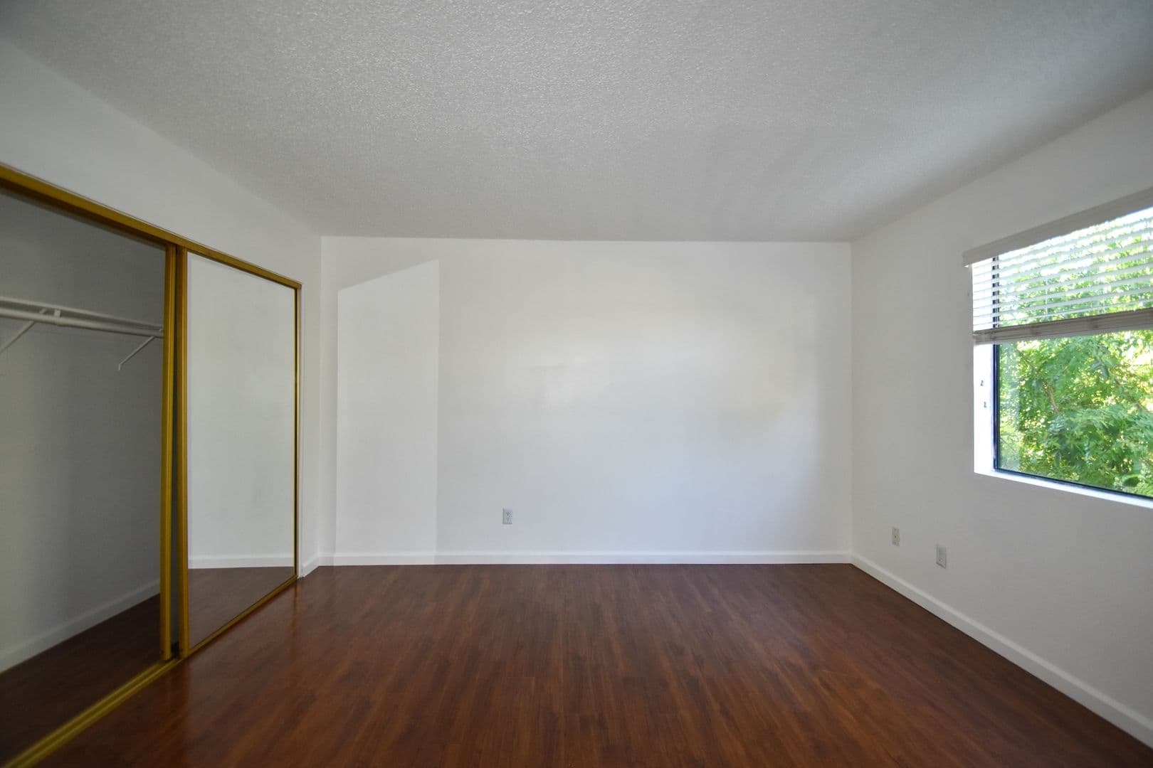 North Hollywood Apartment: 12338 Oxnard Street