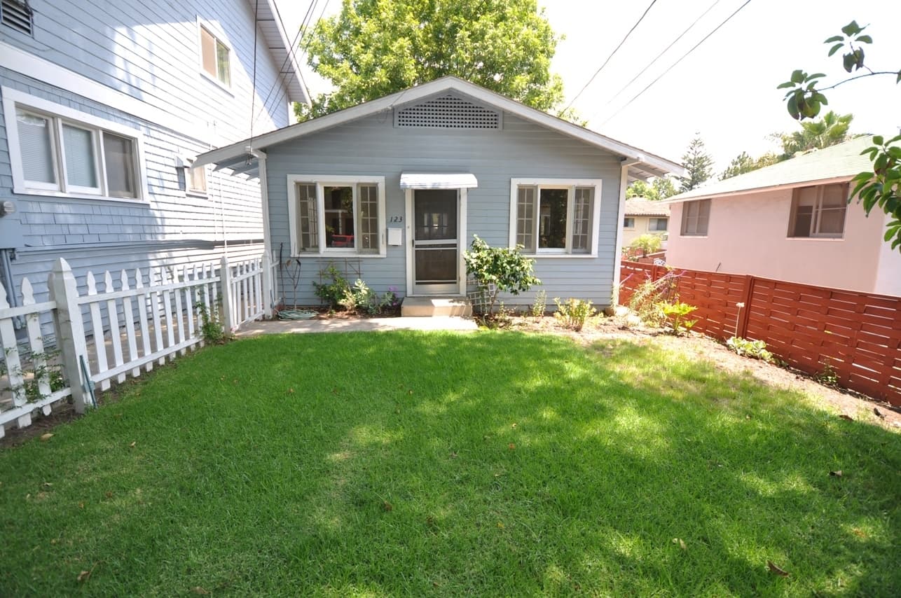 Santa Barbara Apartment: 121 W Arrellaga Street