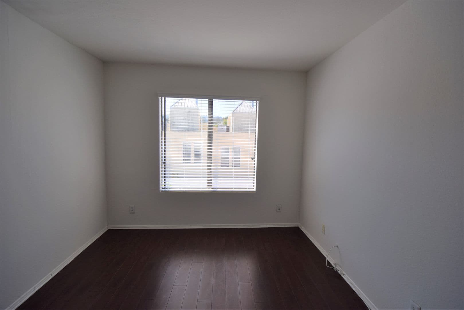 Studio City Apartment: 3960 Carpenter Avenue