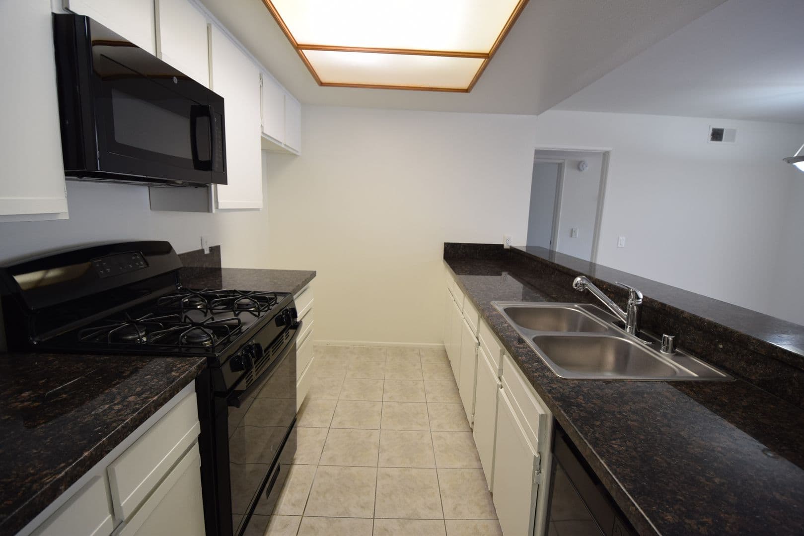 Studio City Apartment: 3960 Carpenter Avenue