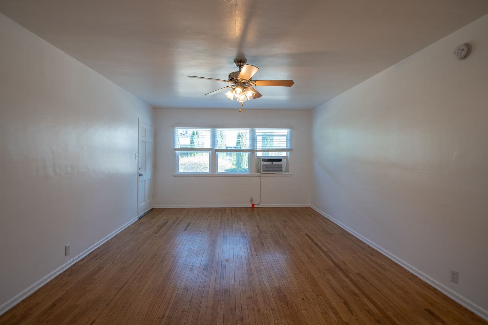 North Hollywood Apartment: 6308 Vineland Avenue