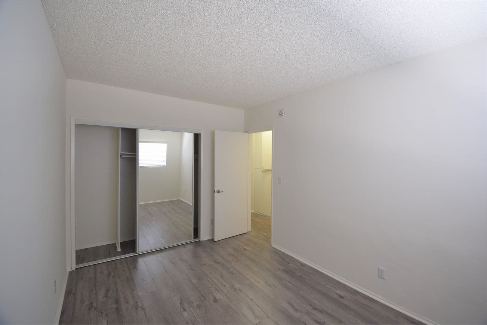 Van Nuys Apartment: 14142 Victory Boulevard