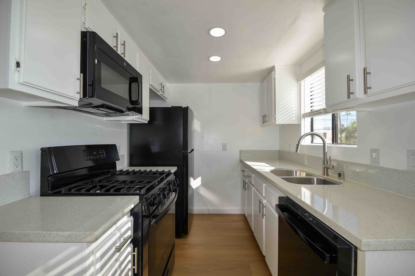 North Hollywood Apartment: 12338 Oxnard Street