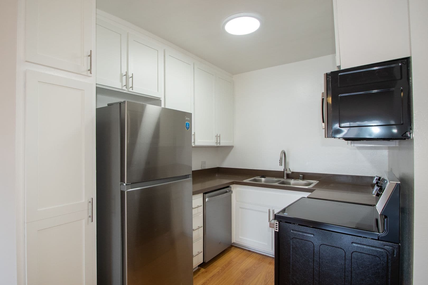Valley Village Apartment: 12245 Chandler Boulevard