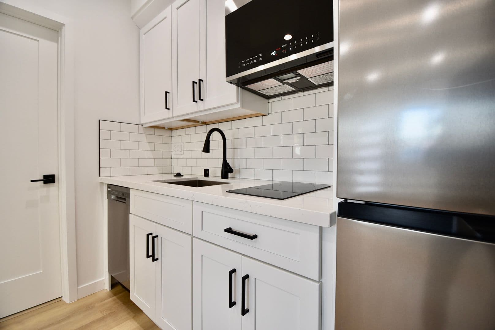 North Hollywood Apartment: 5744 Colfax Avenue