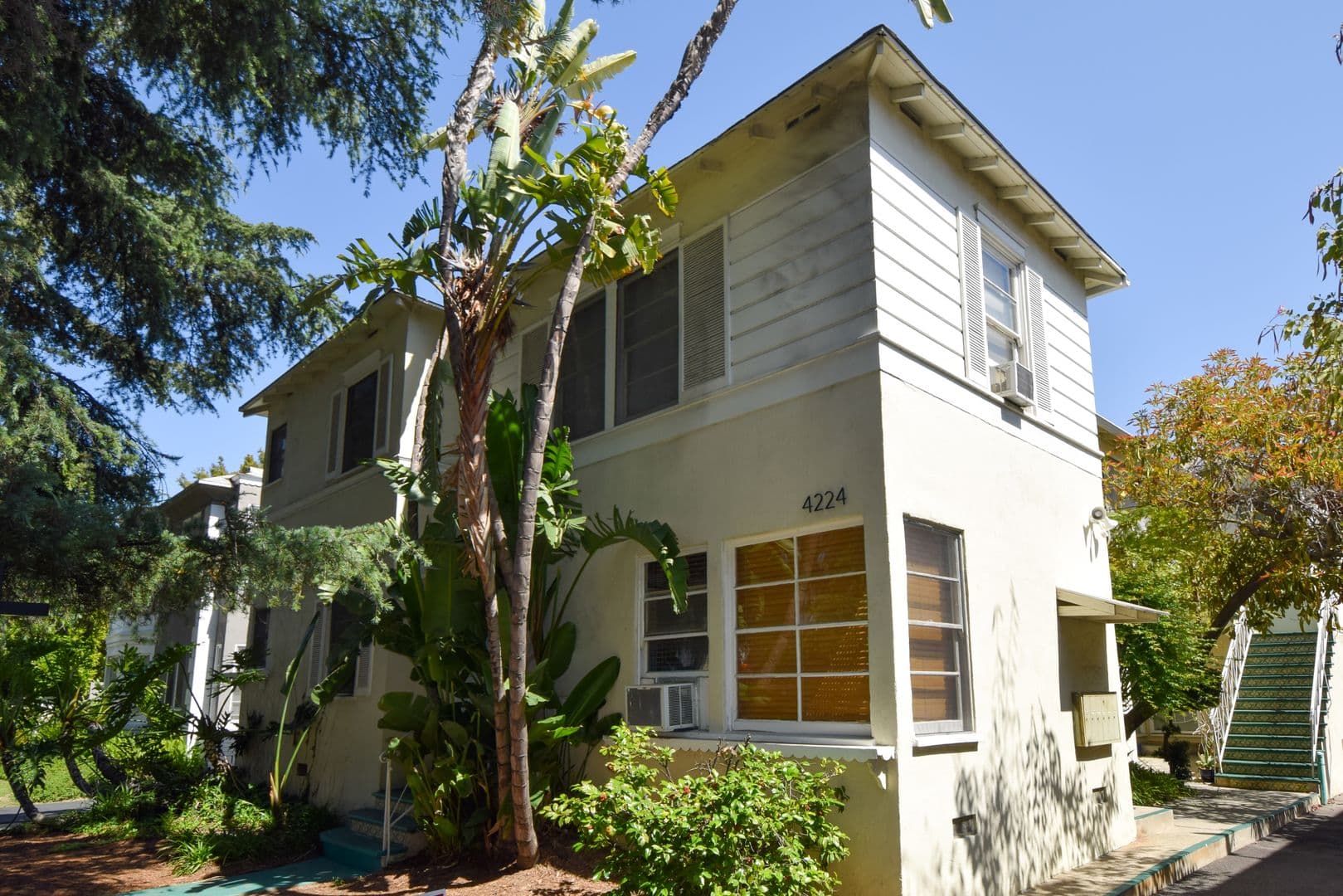 Los Angeles Apartment: 4224 Los Feliz Boulevard