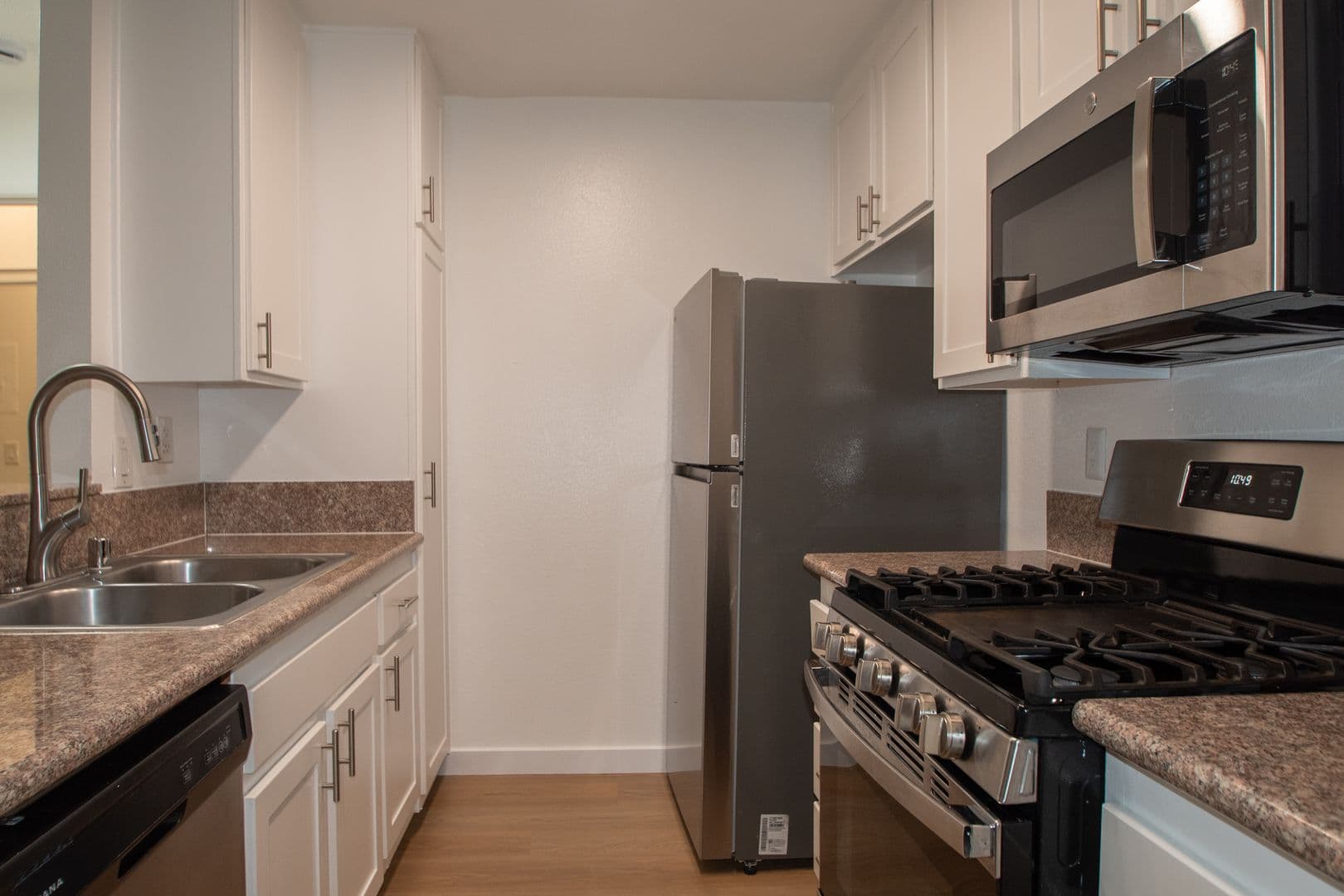 Studio City Apartment: 11594 Moorpark Street