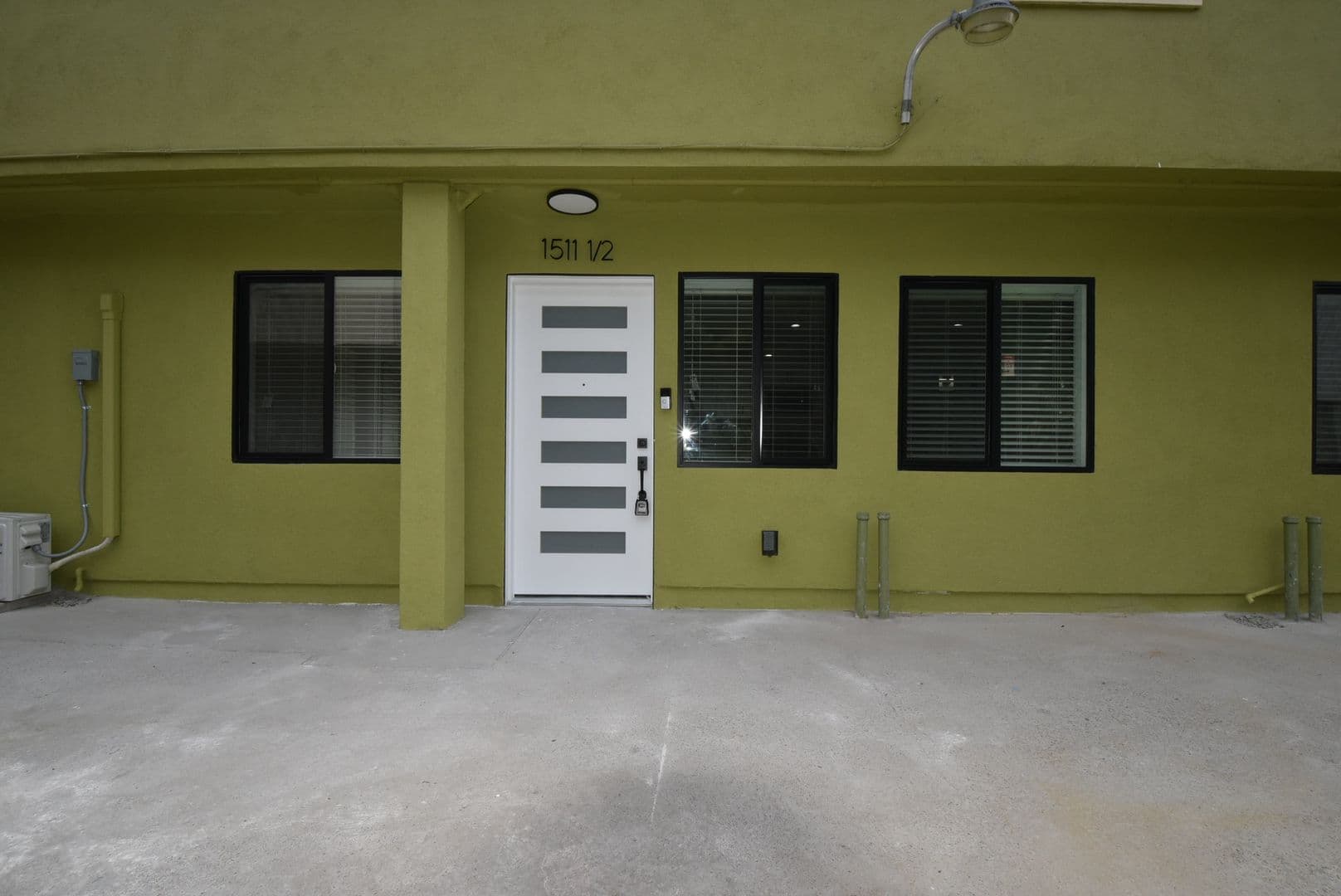 Los Angeles Apartment: 1507 Silver Lake Boulevard