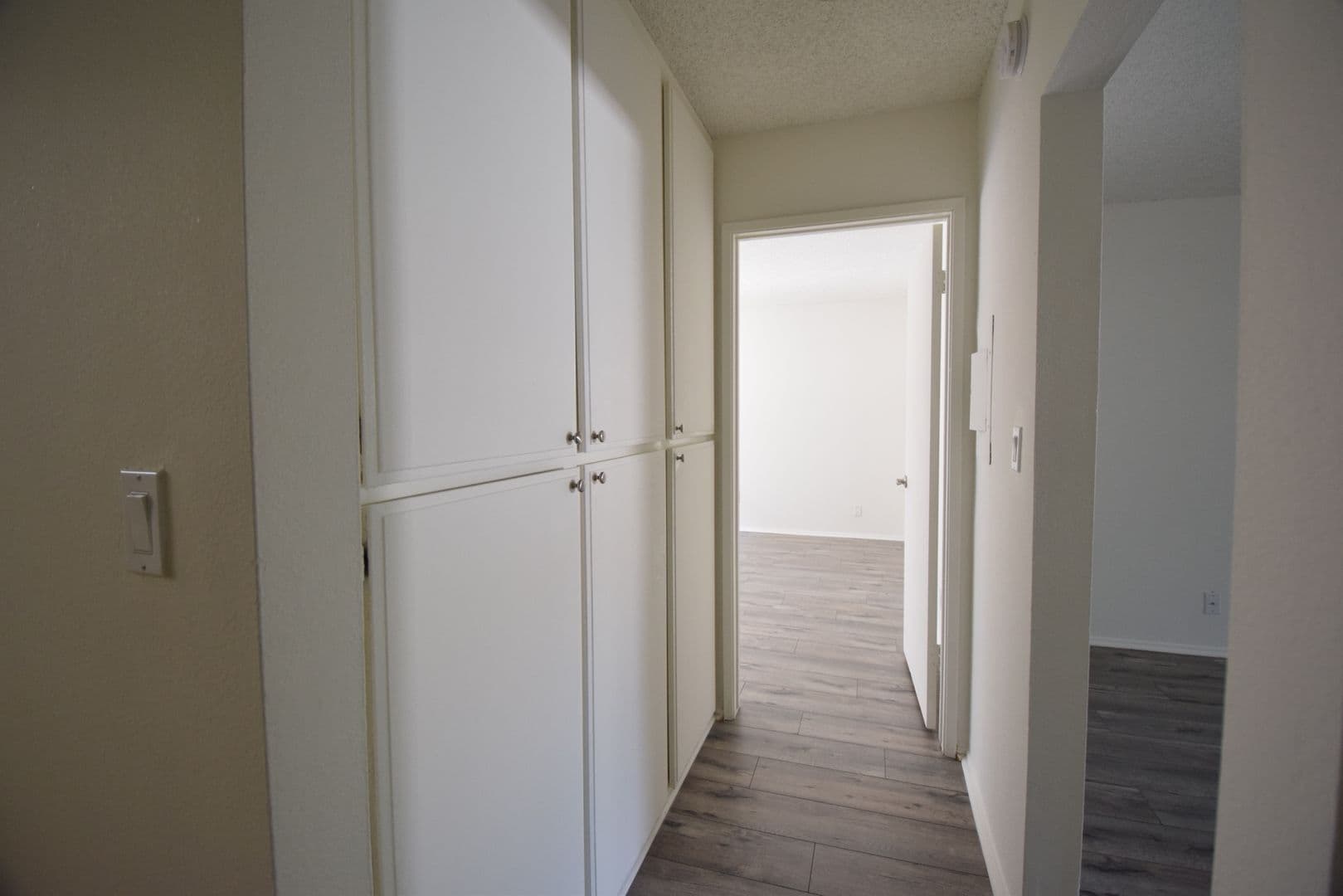 North Hollywood Apartment: 6115 Whitsett Avenue