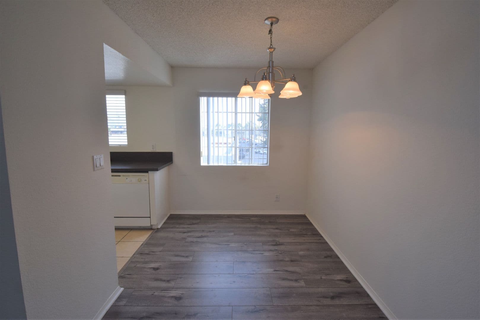 North Hollywood Apartment: 11416 Albers Street