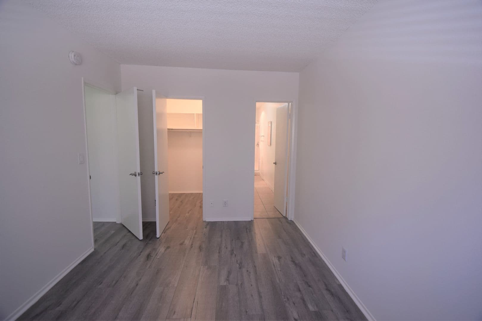 Van Nuys Apartment: 14142 Victory Boulevard