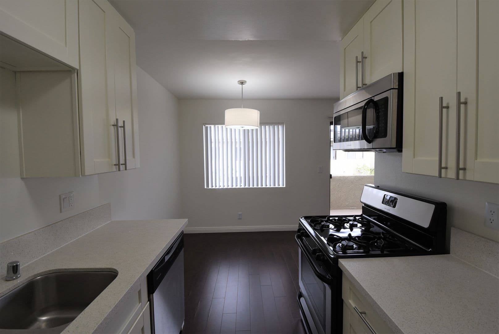 Sherman Oaks Apartment: 15128-44 Burbank Boulevard