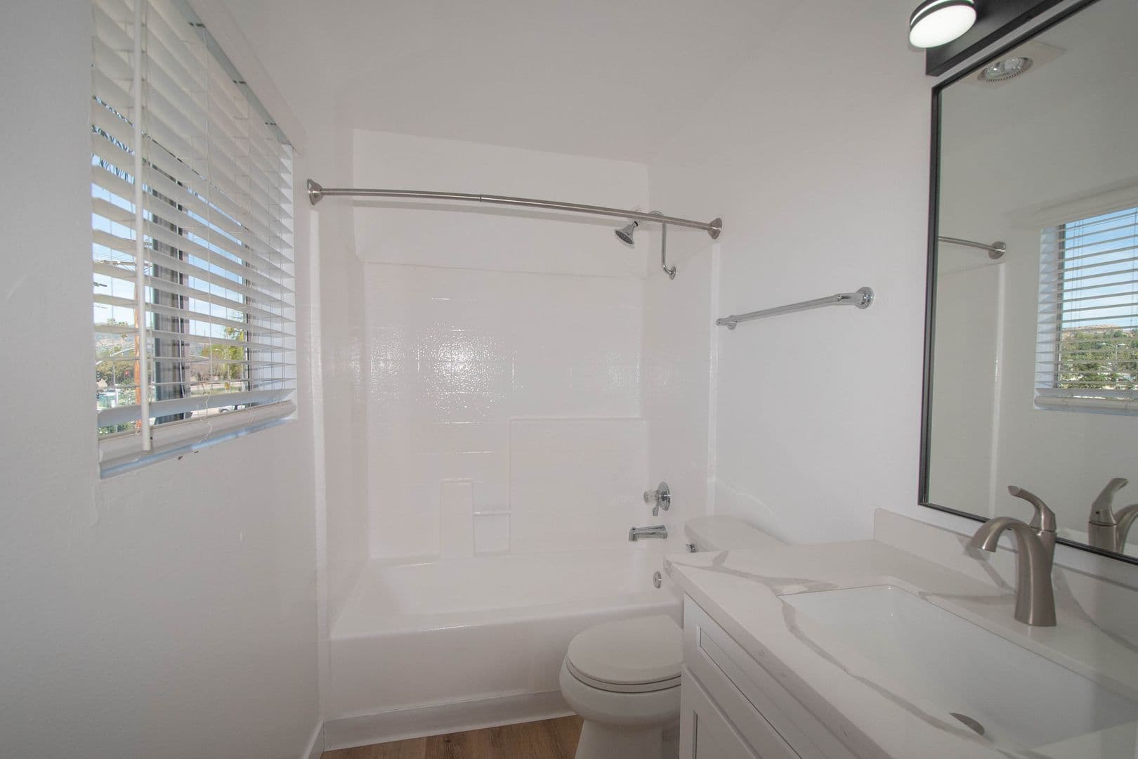 Canoga Park Apartment: 21350 Parthenia Street
