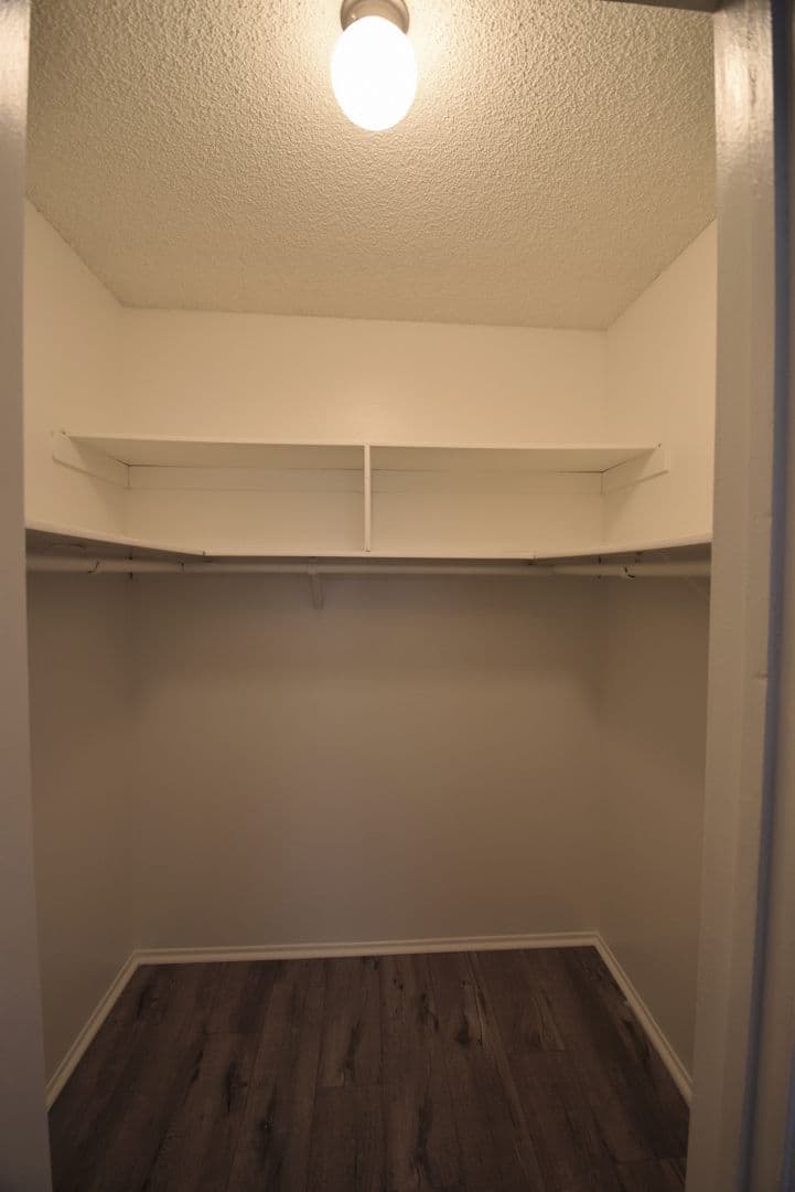 Van Nuys Apartment: 14142 Victory Boulevard