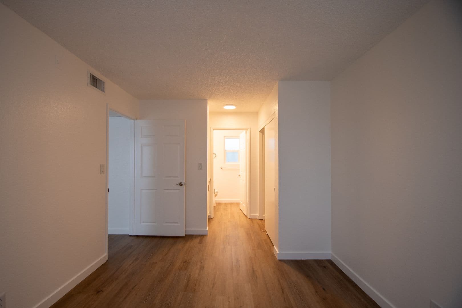 North Hollywood Apartment: 11416 Albers Street