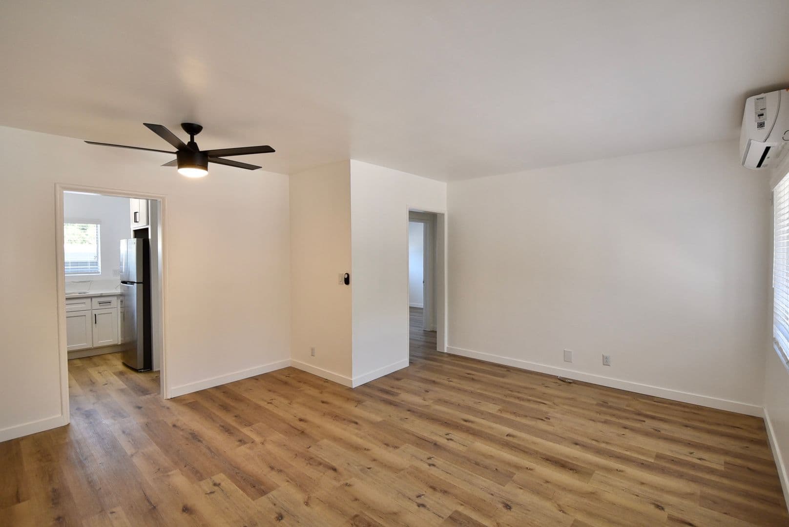 Newhall Apartment: 24743 Apple Street