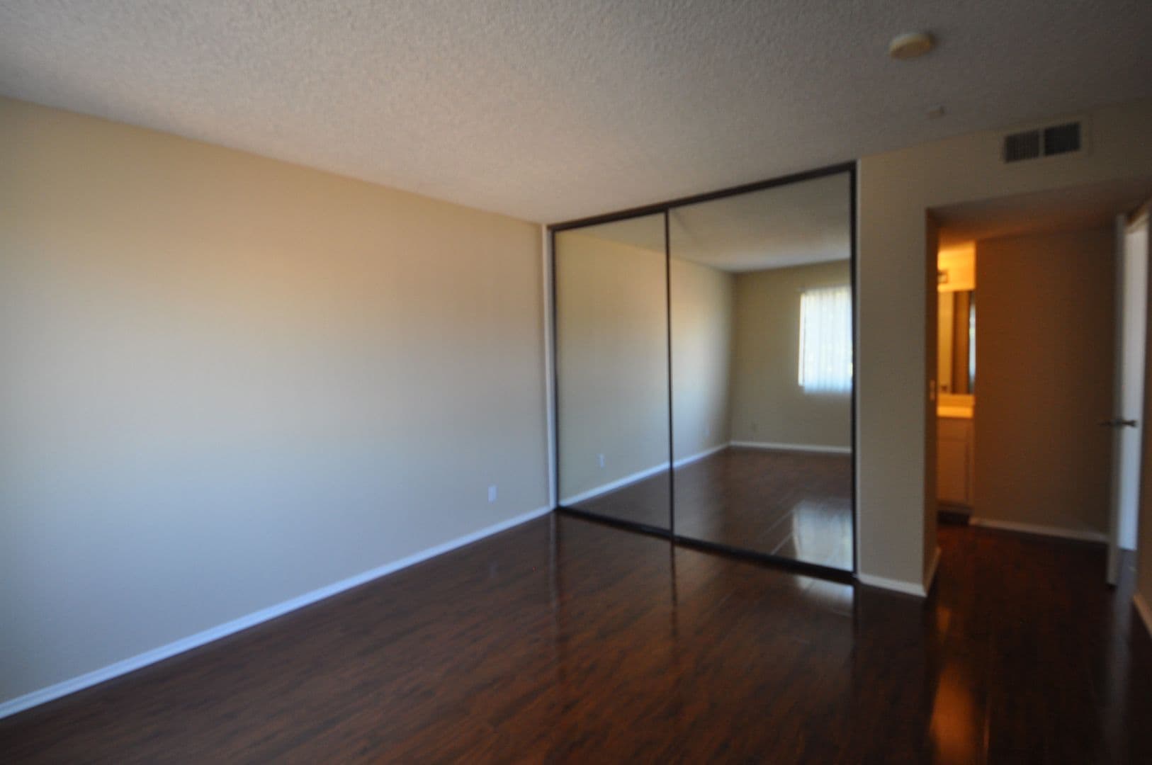 Valley Village Apartment: 12142-50 Oxnard St