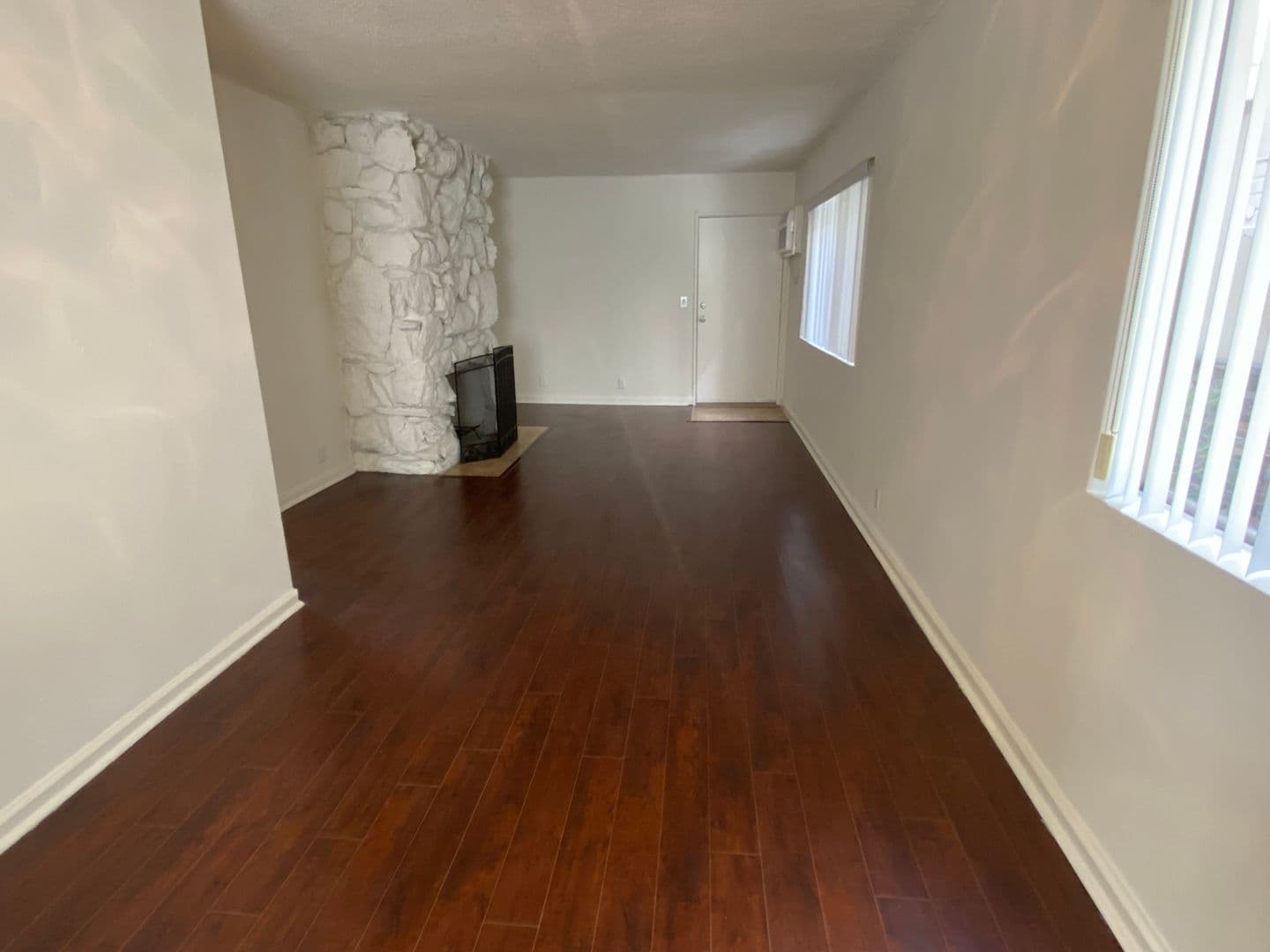 North Hollywood Apartment: 10745 Hortense Avenue