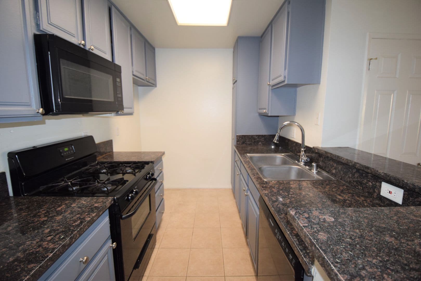 Studio City Apartment: 11594 Moorpark Street