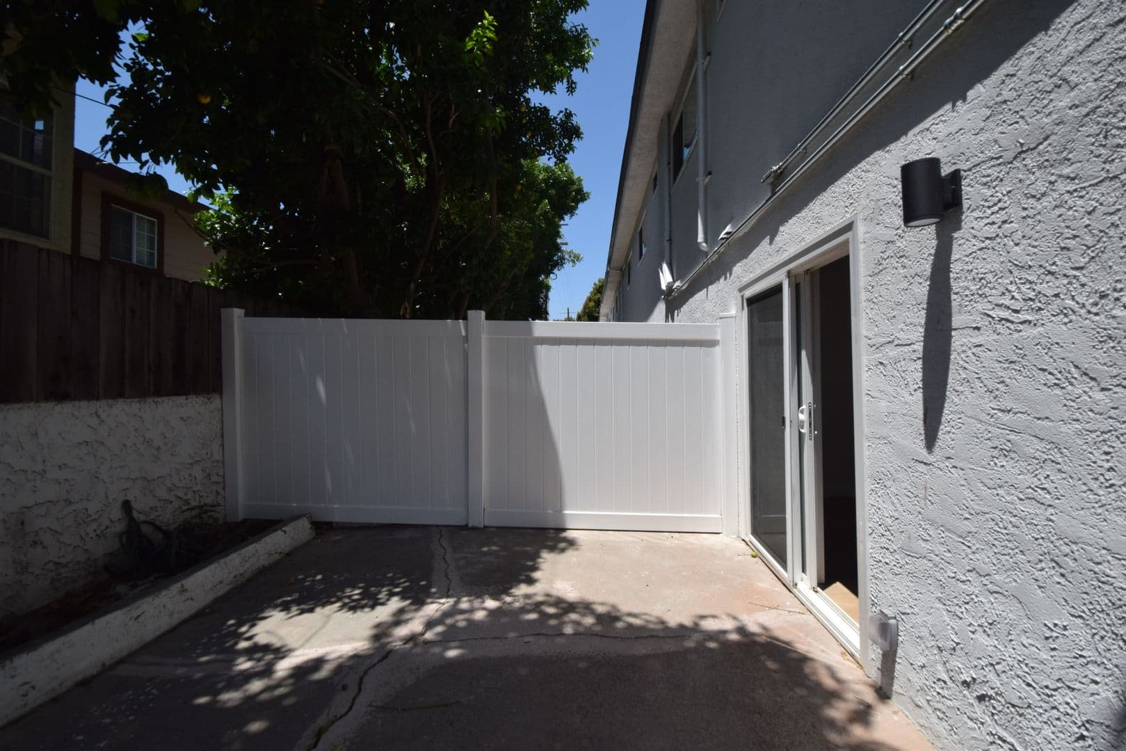 Van Nuys Apartment: 14142 Victory Boulevard