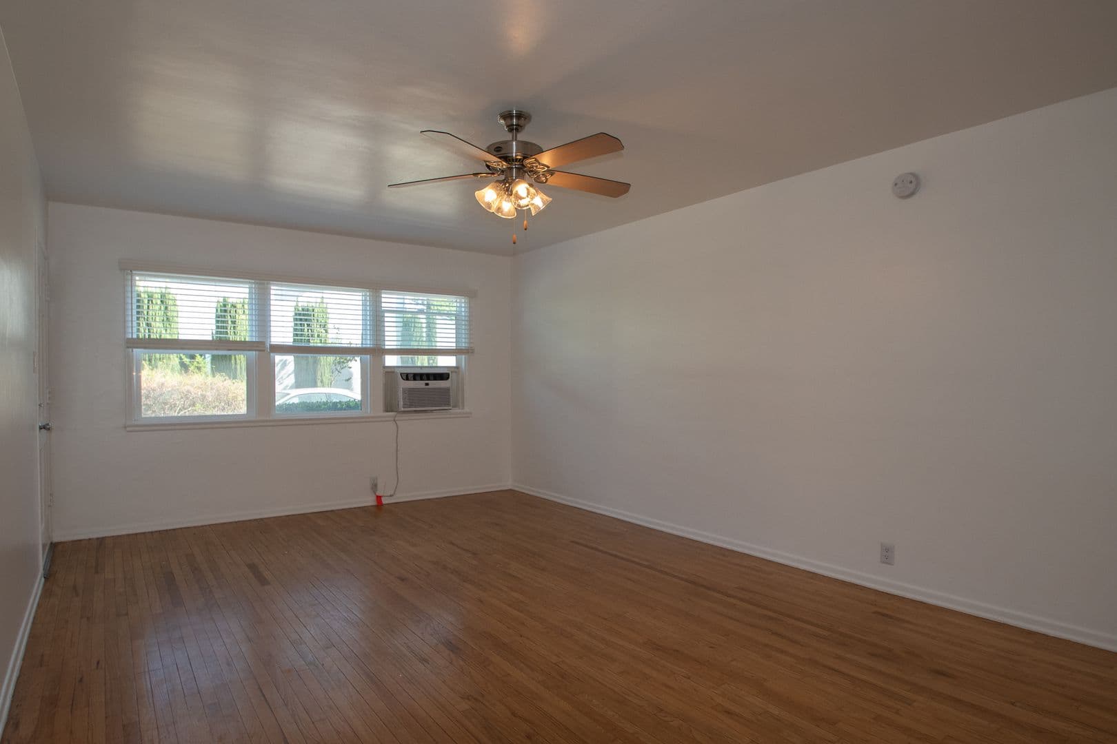 North Hollywood Apartment: 6308 Vineland Avenue