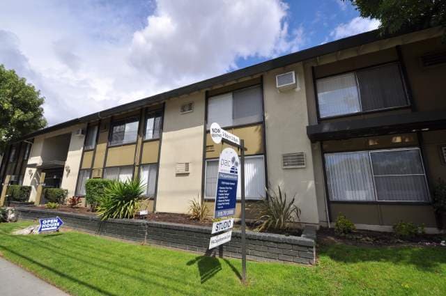 Van Nuys Apartment: 7350 Kester Avenue