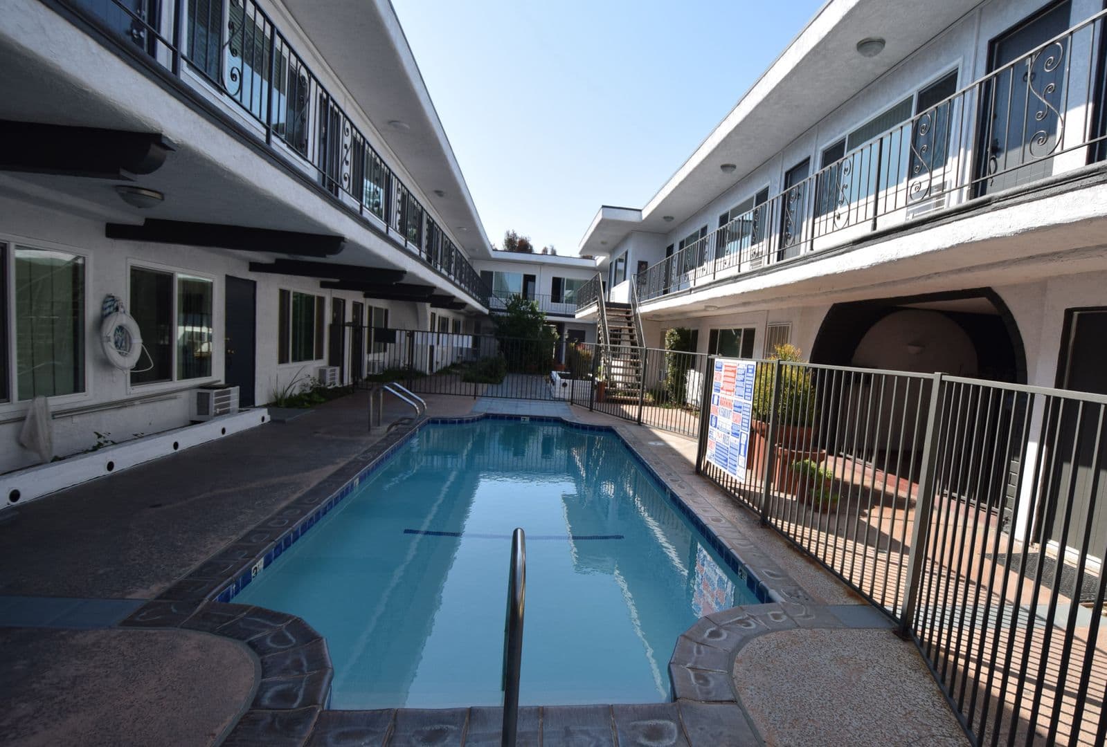 Van Nuys Apartment: 14142 Victory Boulevard