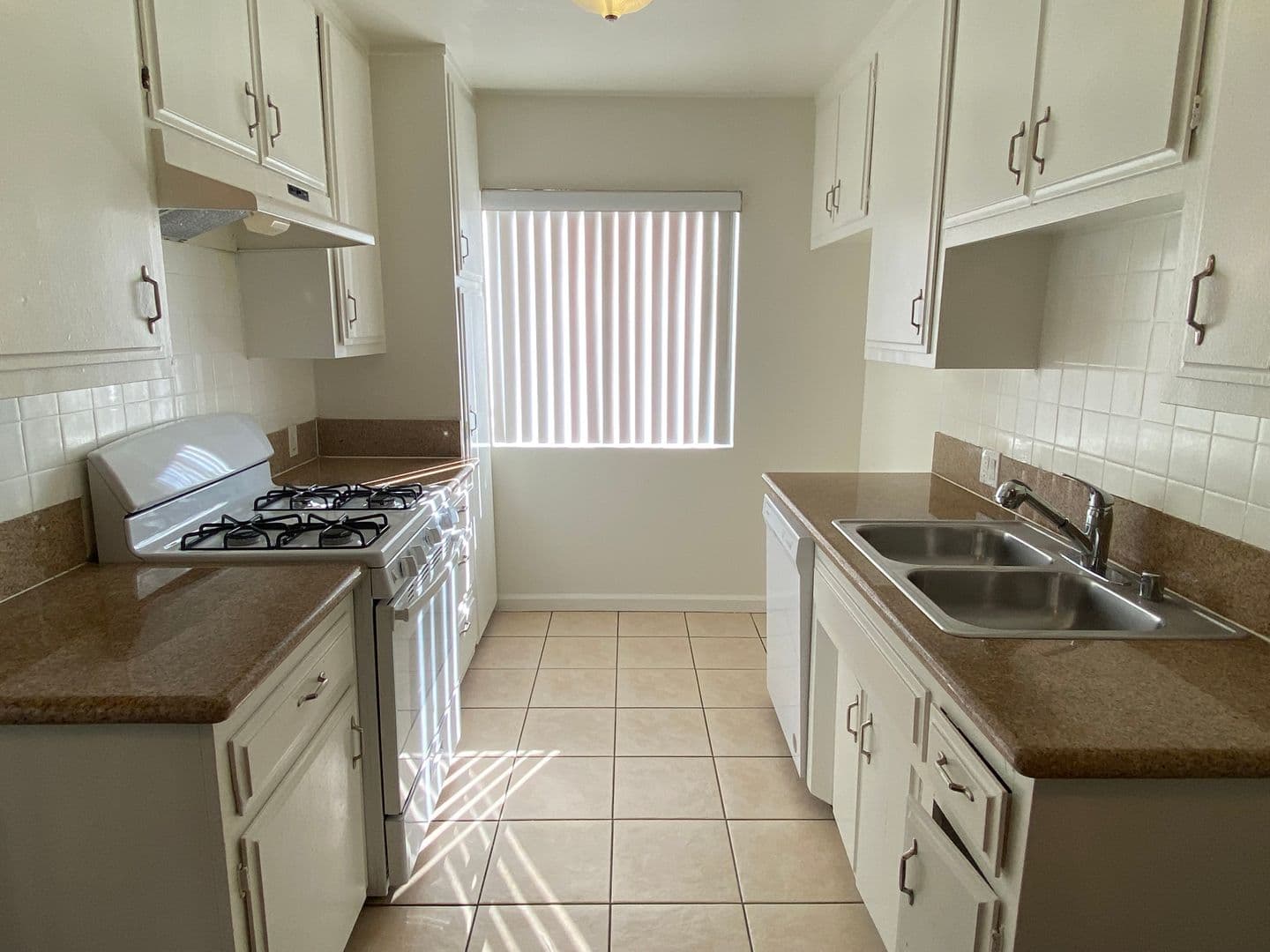 North Hollywood Apartment: 10745 Hortense Avenue