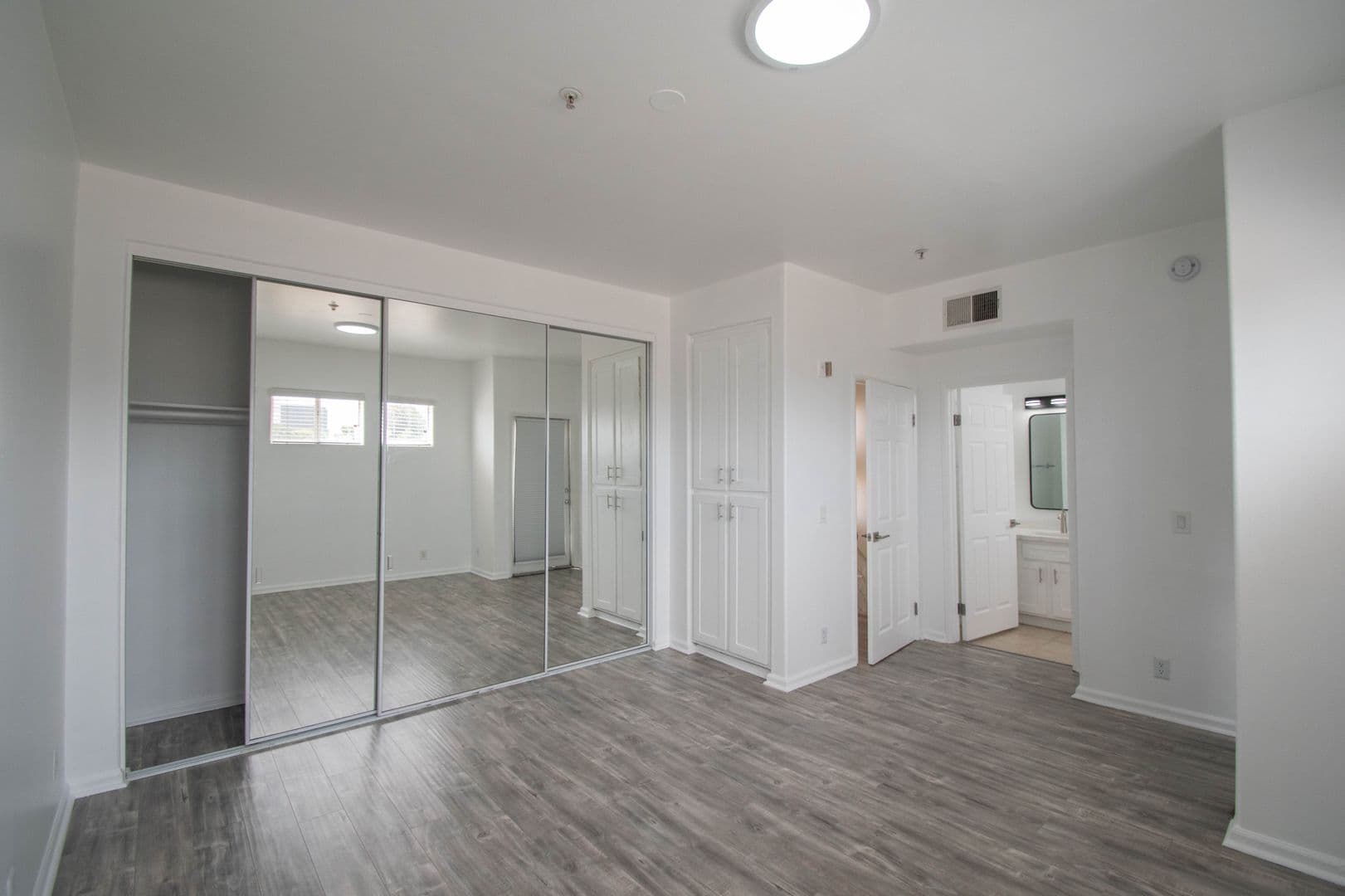 Los Angeles Apartment: 425 Alvarado Street