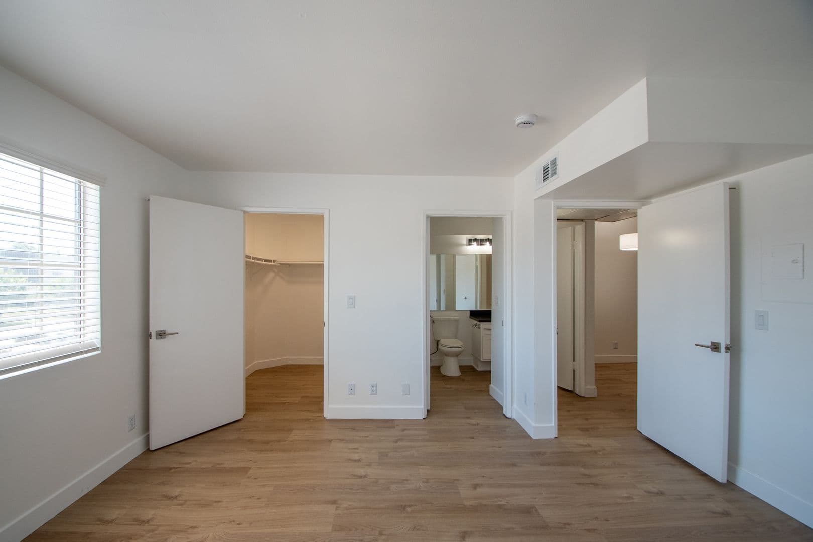 North Hollywood Apartment: 6401 Riverton Avenue