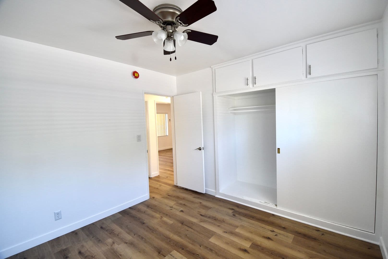 Newhall Apartment: 24743 Apple Street