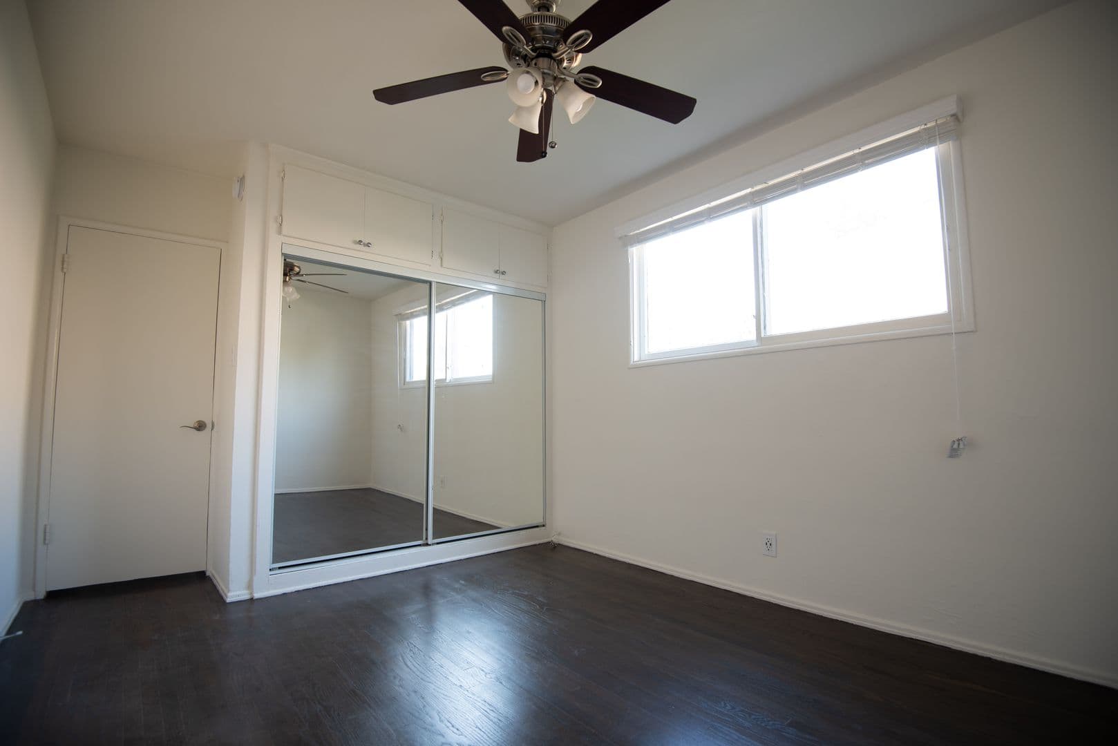 West Toluca Lake Apartment: 10924 Camarillo Street