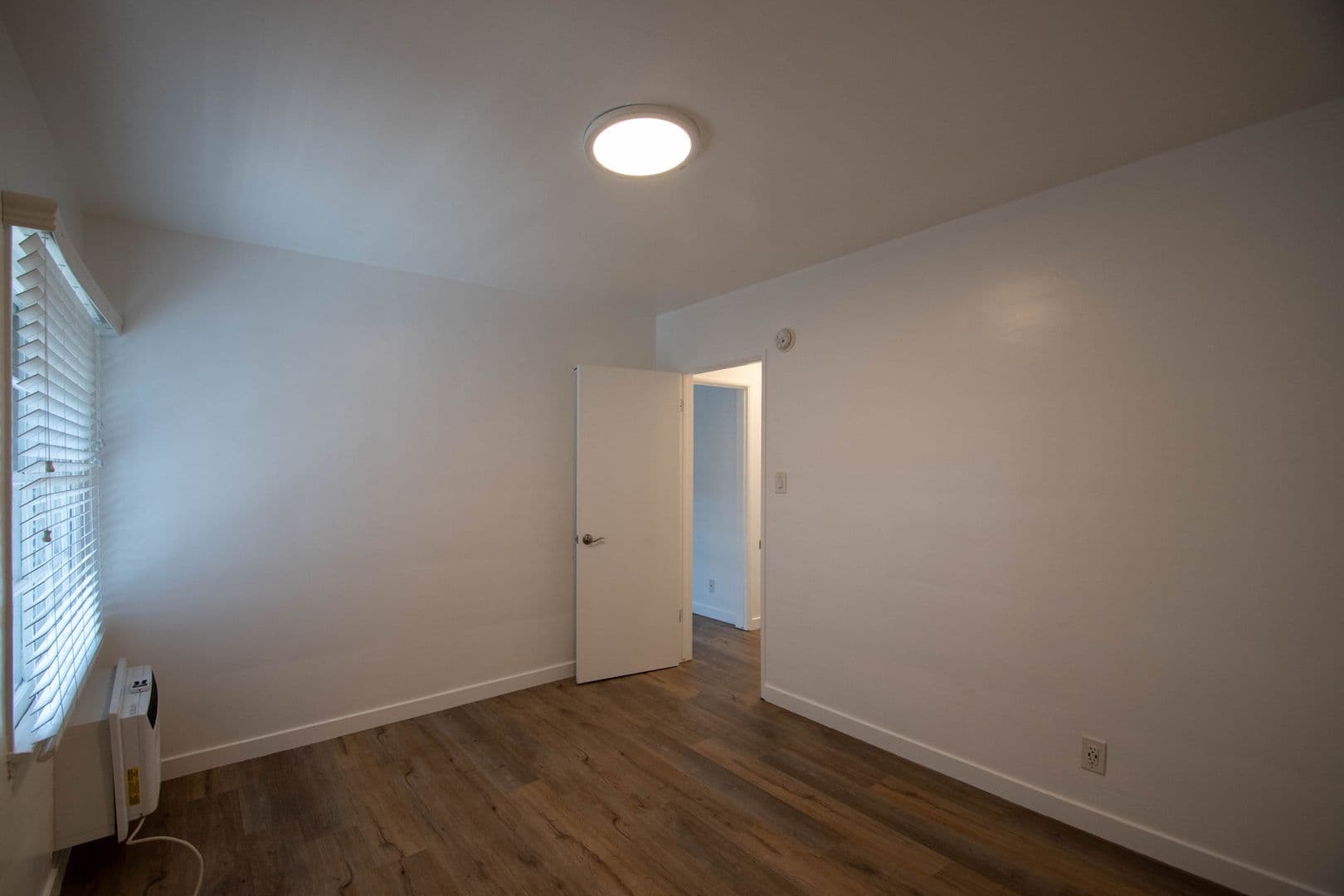 Valley Village Apartment: 12807-13 Burbank Blvd