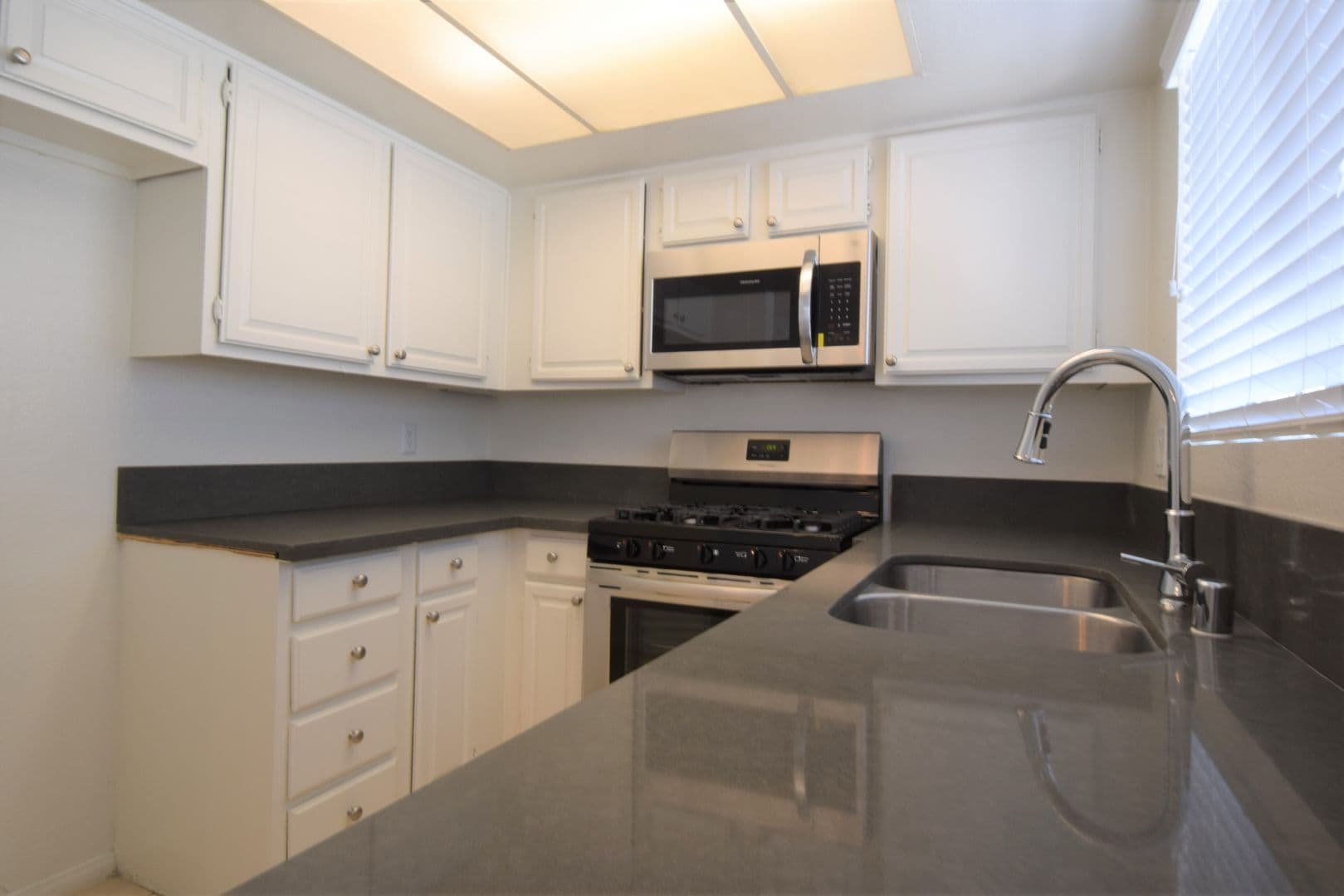 North Hollywood Apartment: 11416 Albers Street