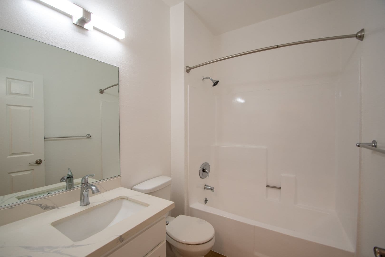 Studio City Apartment: 11594 Moorpark Street