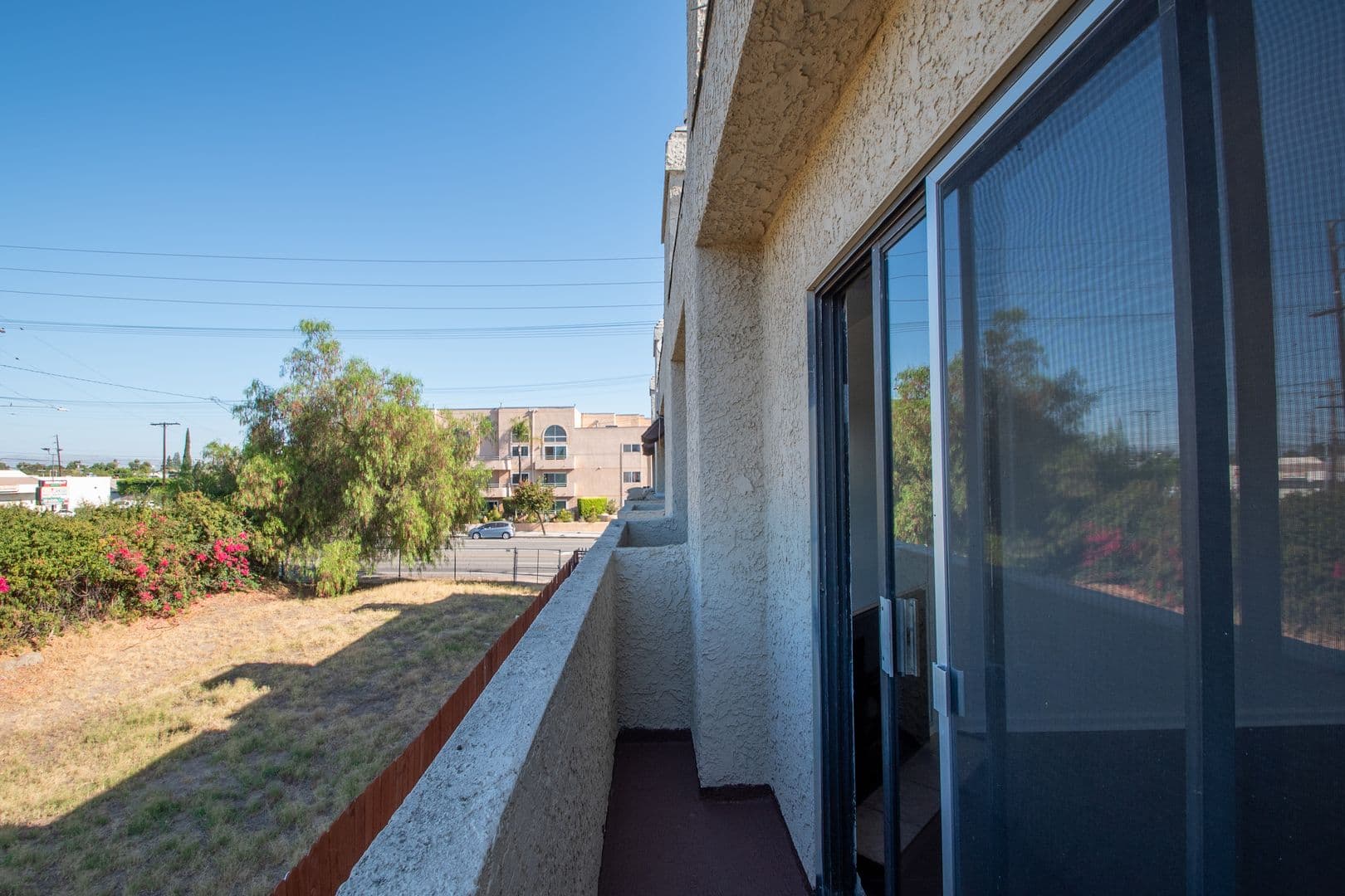 Valley Village Apartment: 12352 Burbank Blvd