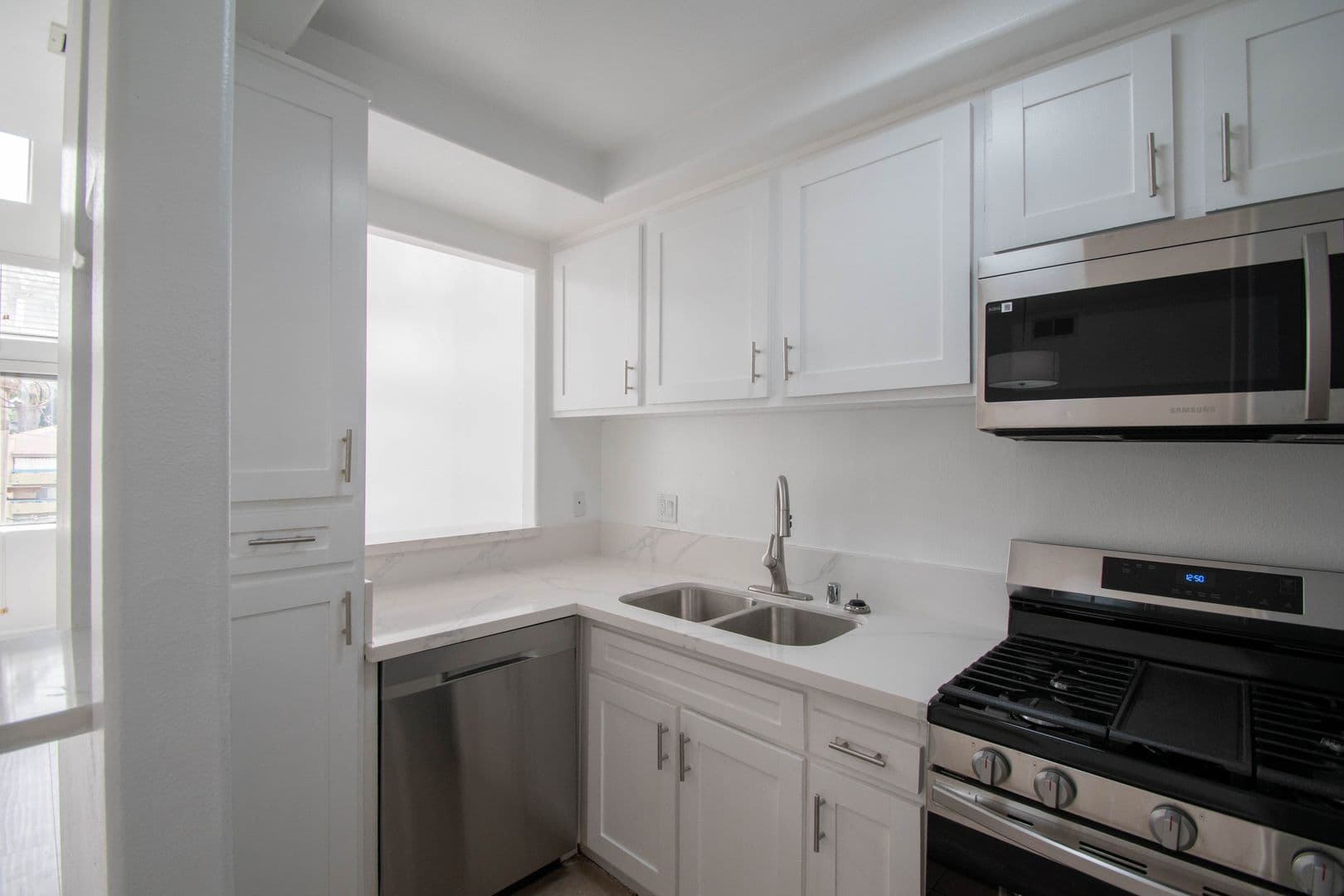 Los Angeles Apartment: 425 Alvarado Street