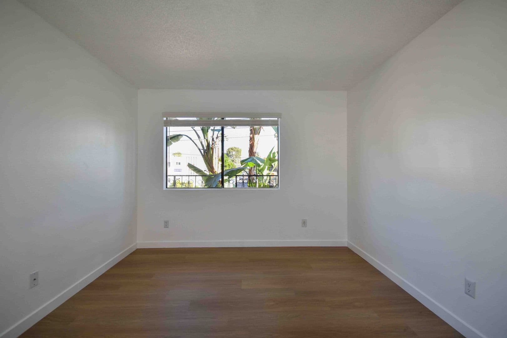 North Hollywood Apartment: 12338 Oxnard Street