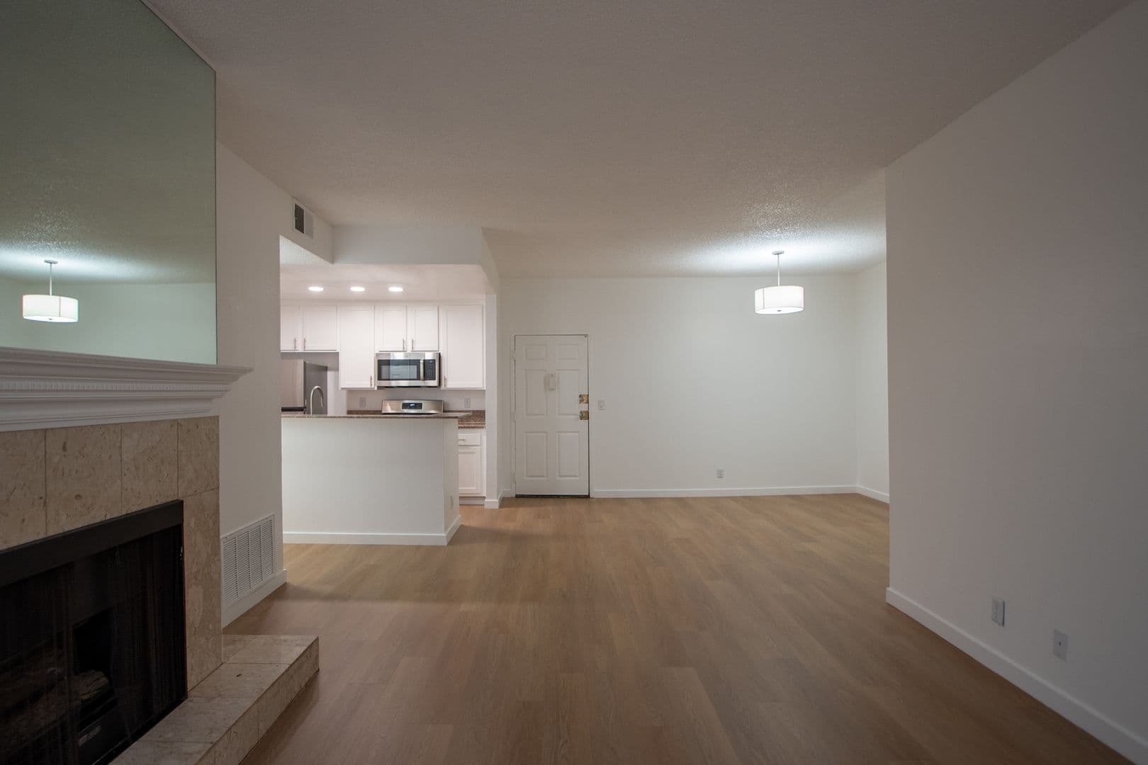 Studio City Apartment: 11594 Moorpark Street